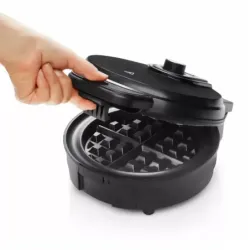 WAFLERA CHEFMAN ESTILO BELGA REDONDA 4 SECCIONES 700W ANTIADHERENTE NEGRA